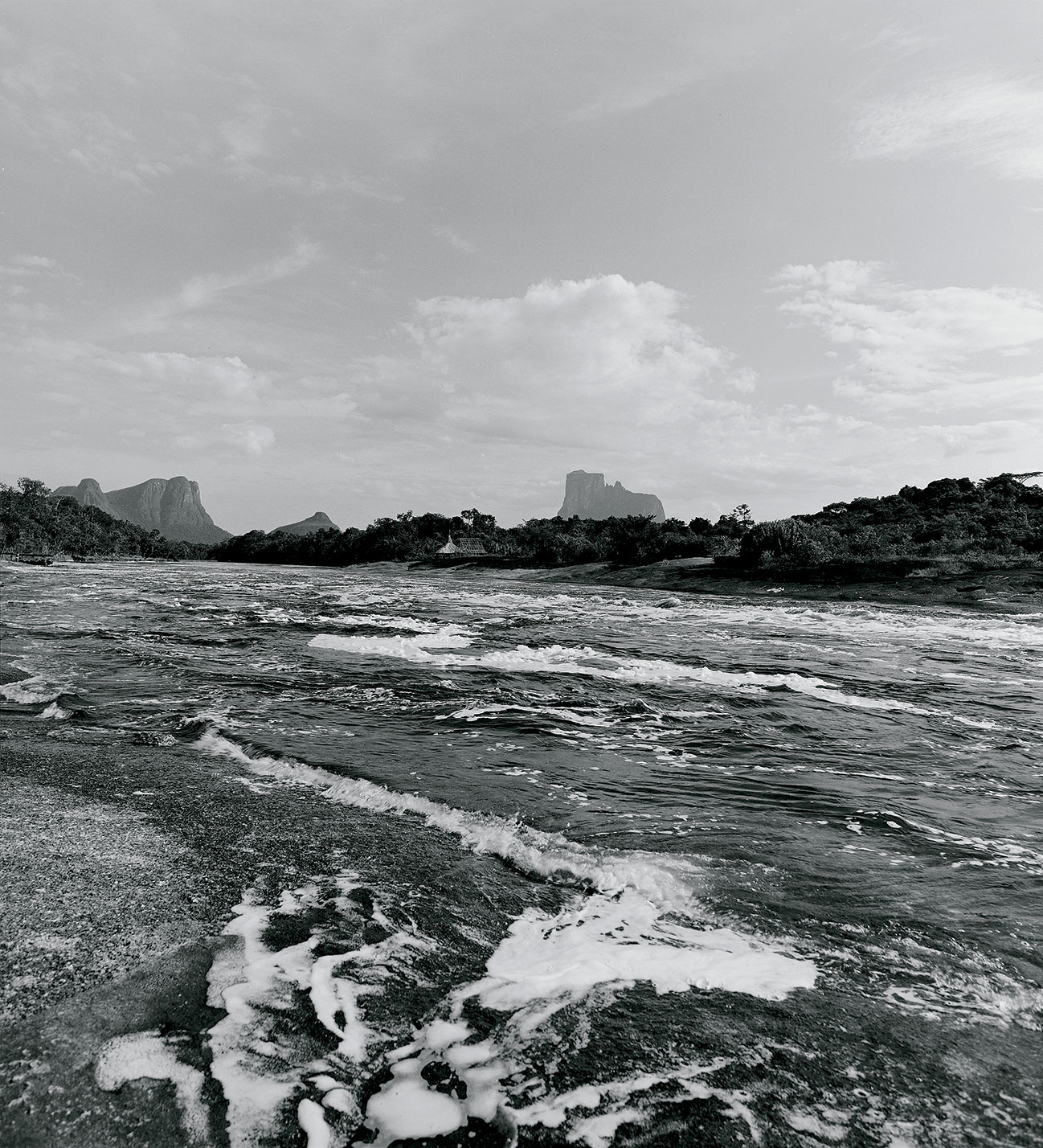 Rápidos en el río Autana