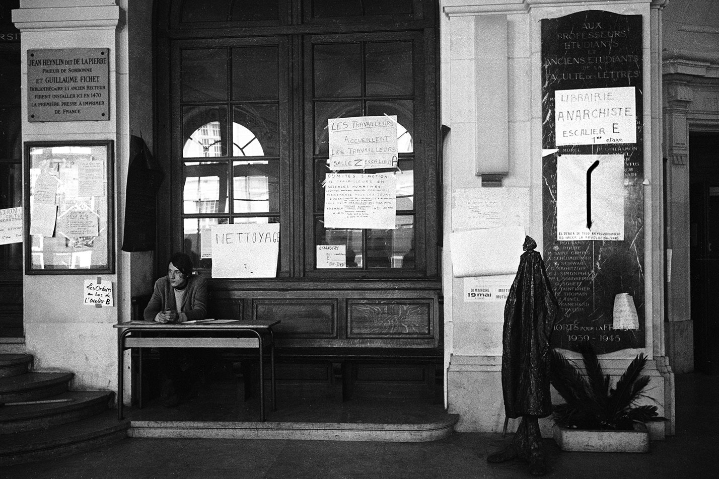 Nadie parece “resignado” a su cometido, nadie espera “divertirse” con ello. Pero cunde un amplio consenso de responsabilidad en la tarea colectiva.