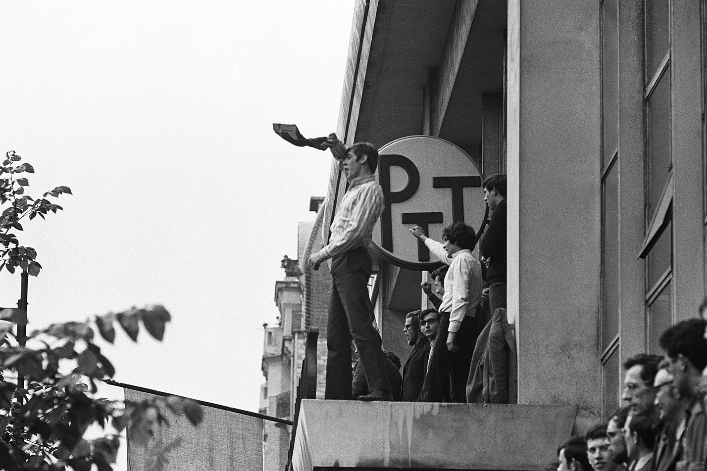 El lunes 27 una nueva manifestación unitaria recorre los bulevares del barrio de Austerlitz, por Gobelins y Place ’Italie hasta el estadio de Charlety. 