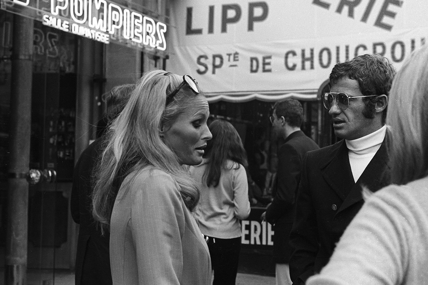 Y el barrio latino vuelve a su rutina dominguera: cines, restaurantes, Ursula Andress, Jean- Paul Belmondo y demás entretenimientos