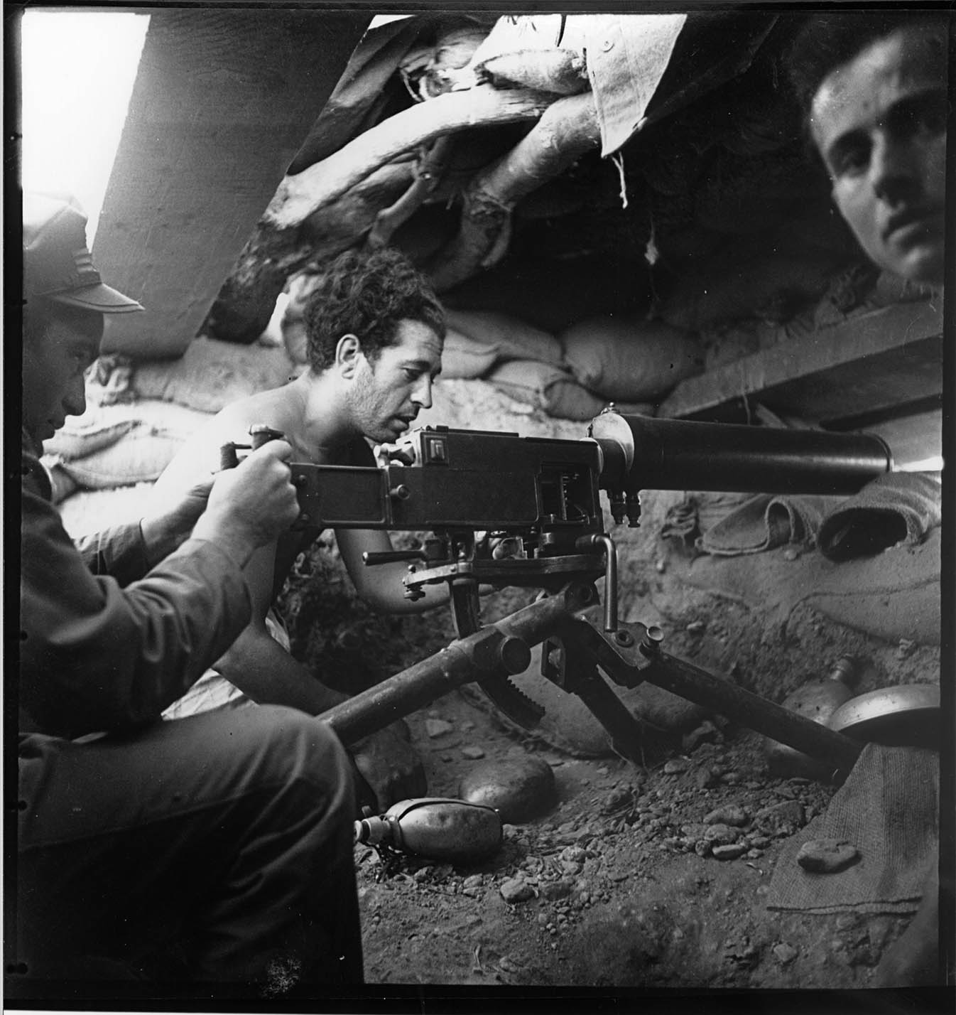 Primera línea de artillería en Monte Aragón. Abril de 1937