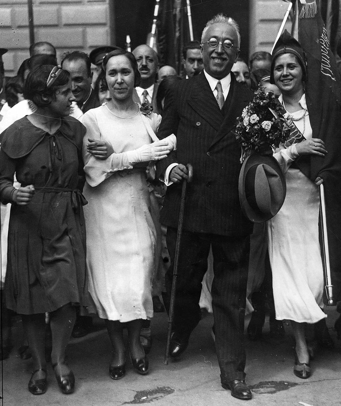 El carácter espontáneo y simpático del Presidente se trasluce en estas fotografías tomadas en Eibar y durante su visita a Vizcaya (mayo 1933).